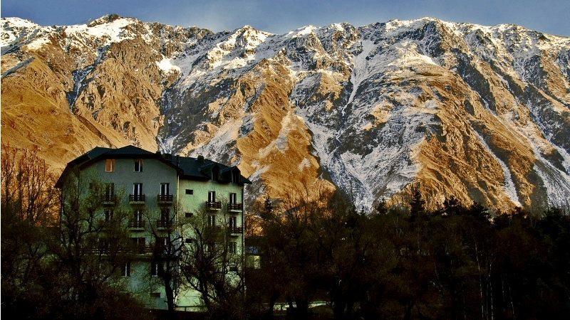 Hotel Stepantsminda エクステリア 写真